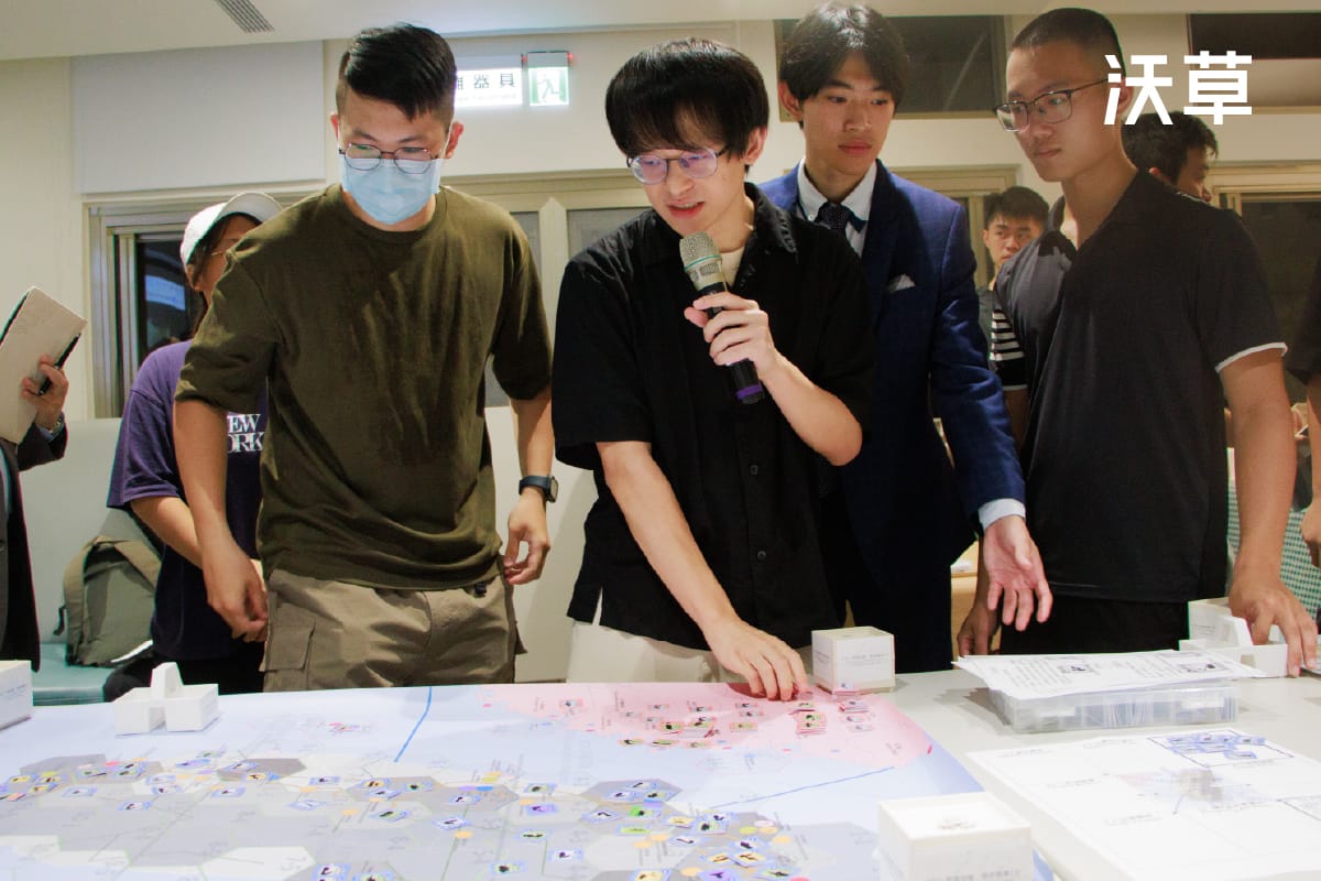 用 OSINT「公開情報蒐集」破除中國大外宣：拆解中共軍演砲擊高雄天然氣接收站's story cover image