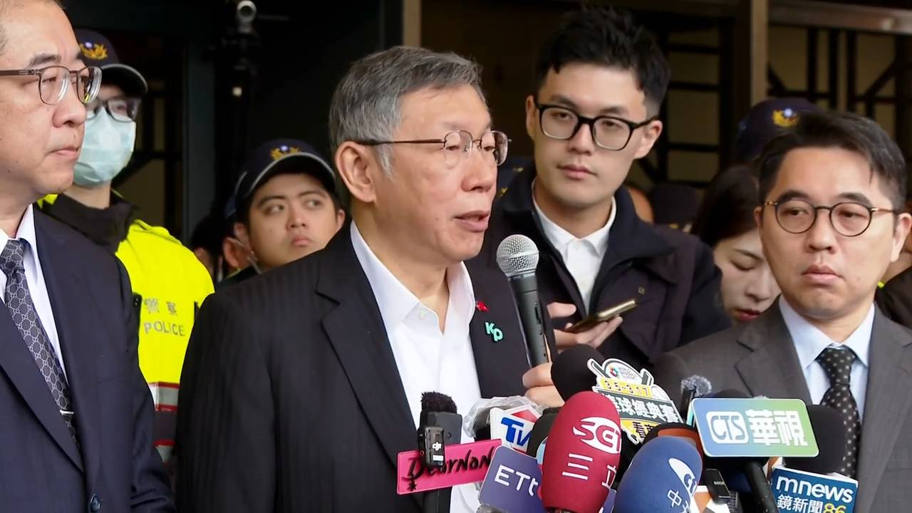 黨內民調過半不支持中配參政　柯文哲不畏流失選票喊挺李貞秀's story cover image