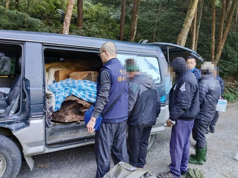 警低溫埋伏中市林道逮3人　山老鼠家族「年終」夢碎