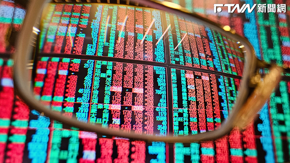 台積電、廣達領軍漲4%！長榮、陽明跌1%憔悴　台股飆594點「收23104點重回月、季線」