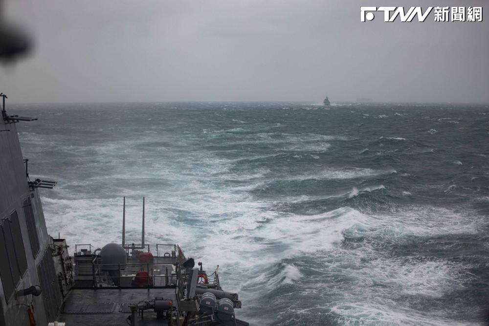 中美較勁！美加軍艦穿越台灣海峽　國防部證實、林佳龍出聲