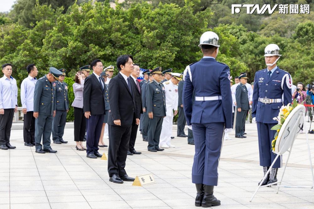 再赴金門主持古寧頭戰役75週年活動　賴清德俯身致謝重聽官兵「出生入死、保家衛國」