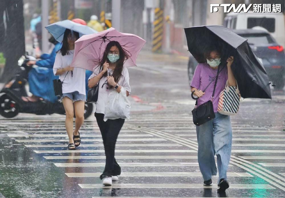 出門帶好傘！「天兔估今生成」恐四颱共舞　專家：見證歷史時刻