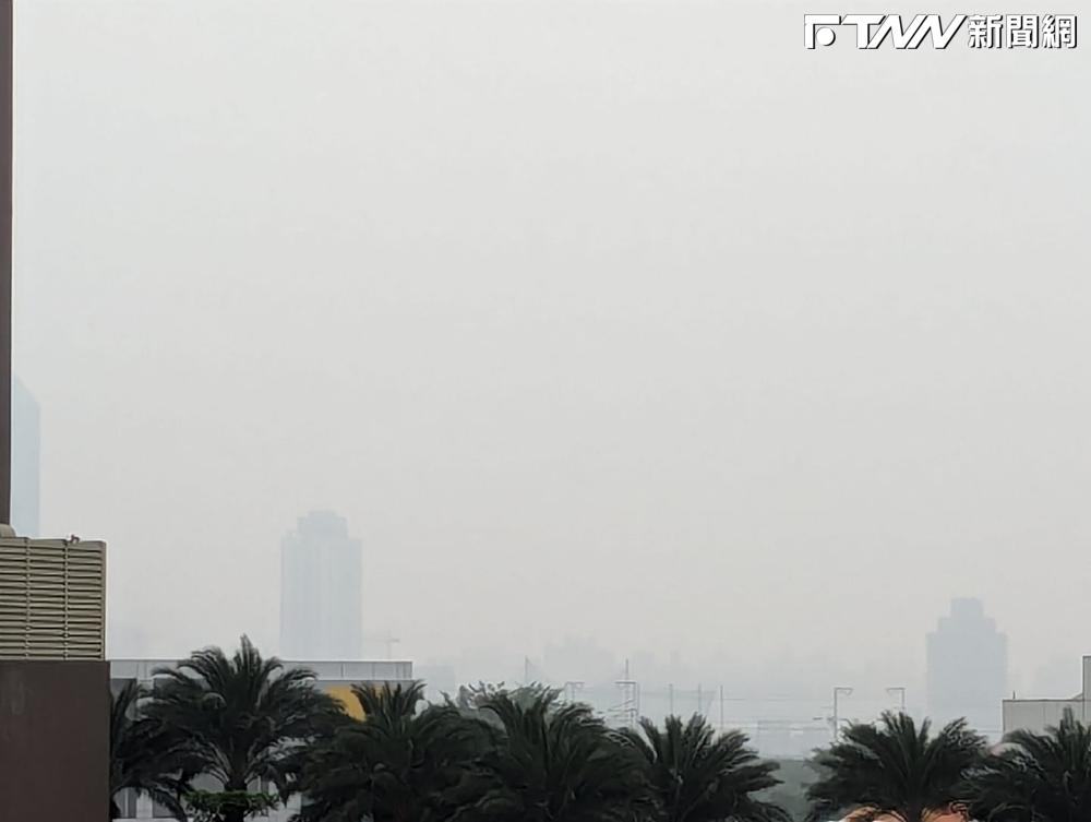 霧霾比中國都嚴重！蘇一峰曝「台中超灰天空照」：台版沉默之丘