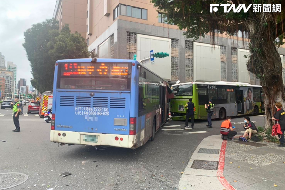 北市公車擦撞事故！女捲車底命危　公車上10多名乘客輕傷