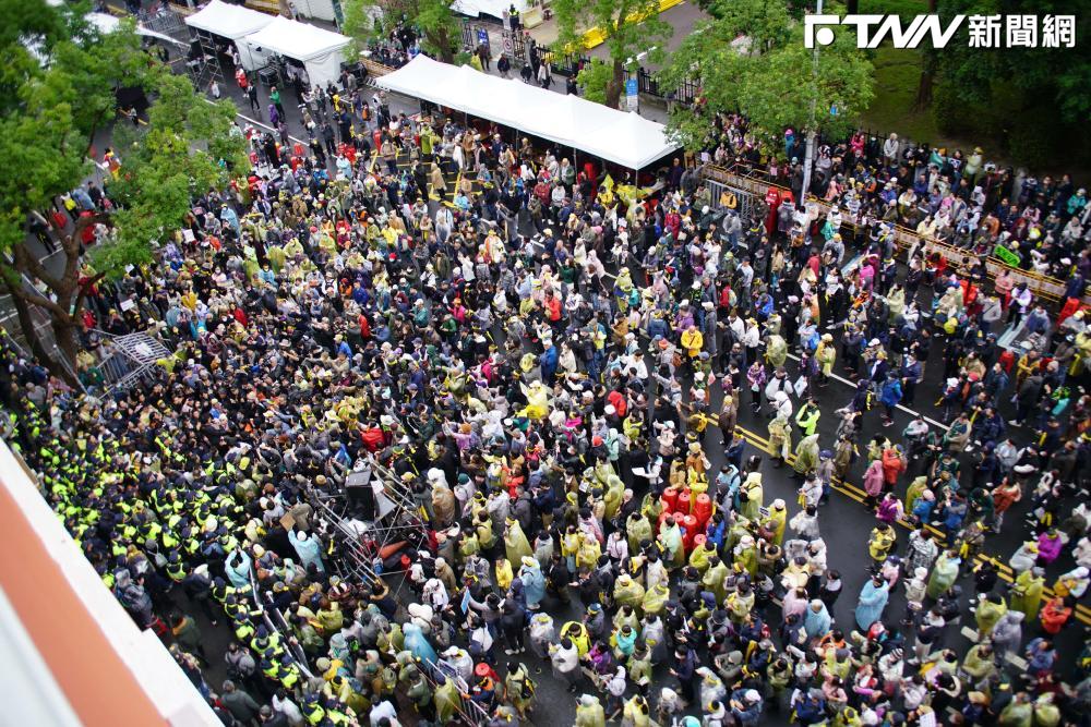 逾5000青鳥聚立院外抗議　卓榮泰說話了：盼韓國瑜暫時擱置政治性爭議法案