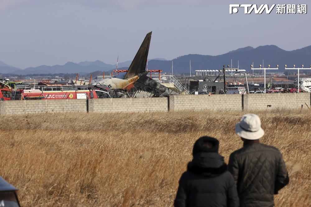 南韓客機墜毀！爆炸威力大「機場2km外都有感」　目擊者稱「飛機失事前有預感」：曾嘗試避開村子降落