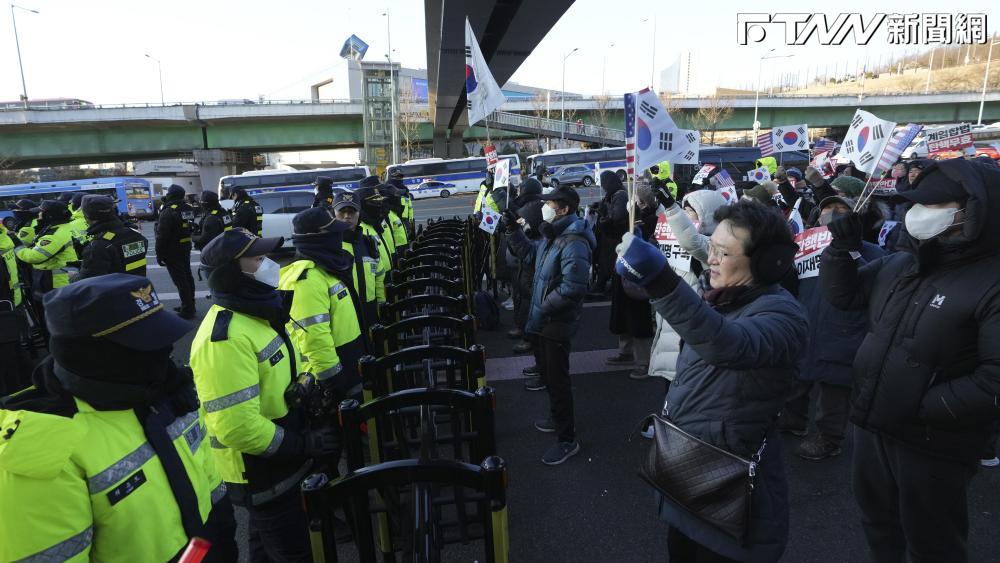 逮捕尹錫悅行動受挫！檢警才突破人牆...韓媒爆又在官邸內「被軍方小組阻撓」