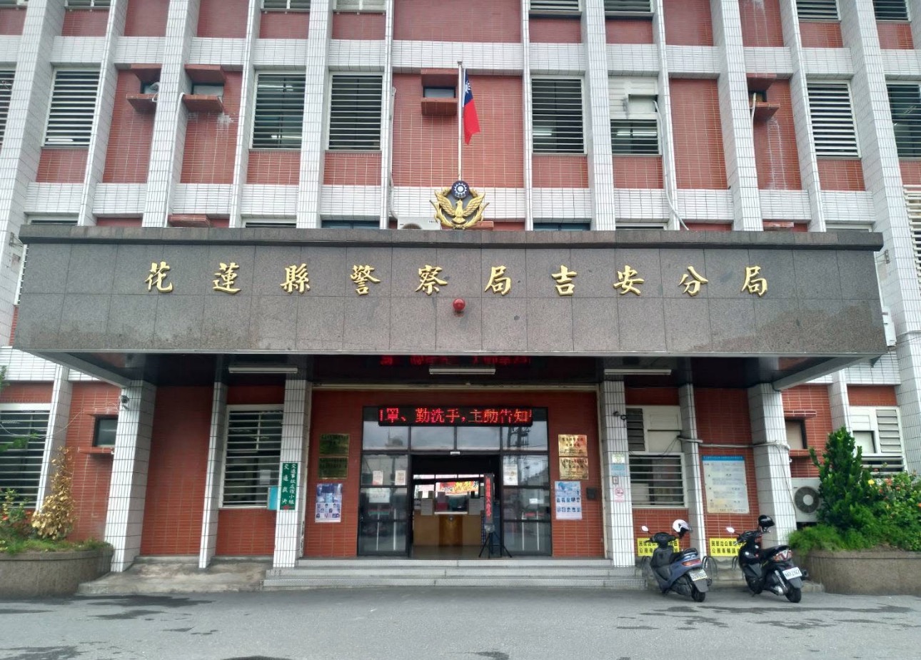 ４任分局長都出事！吉安分局找乩童對樹做法　基層痛批：不抓壞人去抓鬼's story cover image
