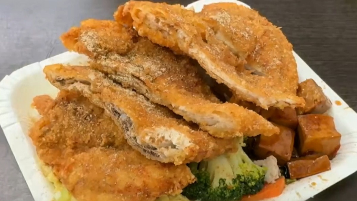 獨家／大到便當盒蓋不住！北投「炸雞排飯」歇業老饕不捨