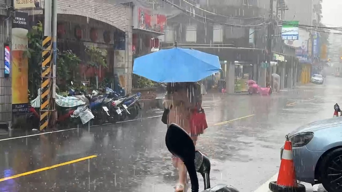 快訊／4縣市大豪雨開炸 雨量「一大塊」紅紅的