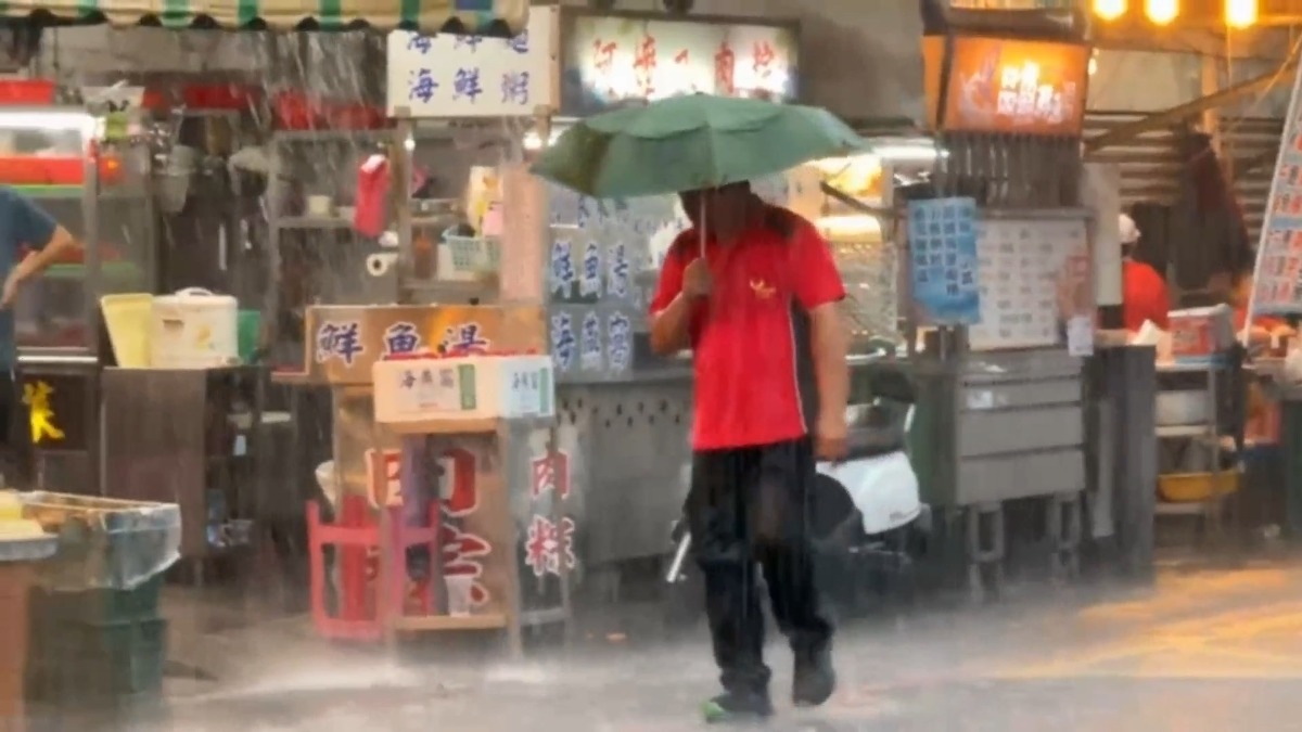 快訊／快躲室內！2縣市大雷雨開炸