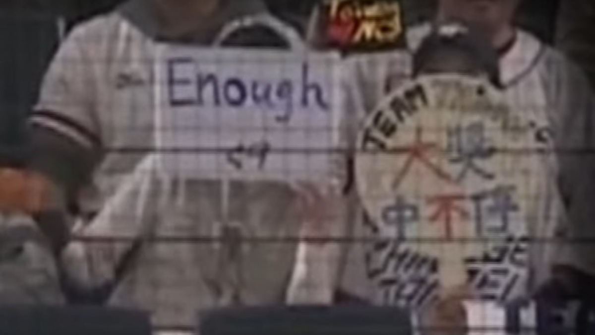 獨家／寫出台灣人心聲！ 女球迷白板應援美「Enough9」暴紅【12強看東森】