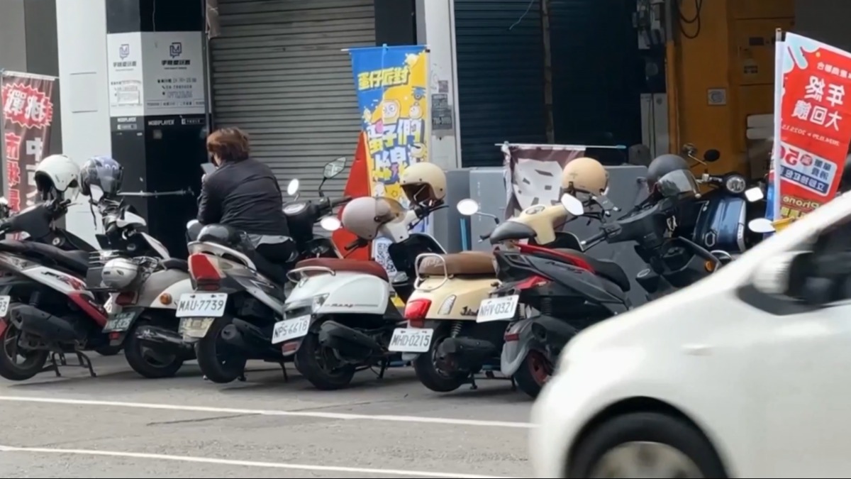 獨家／潮州最熱鬧街沒機車格 騎士誤停卸貨區挨罰怨