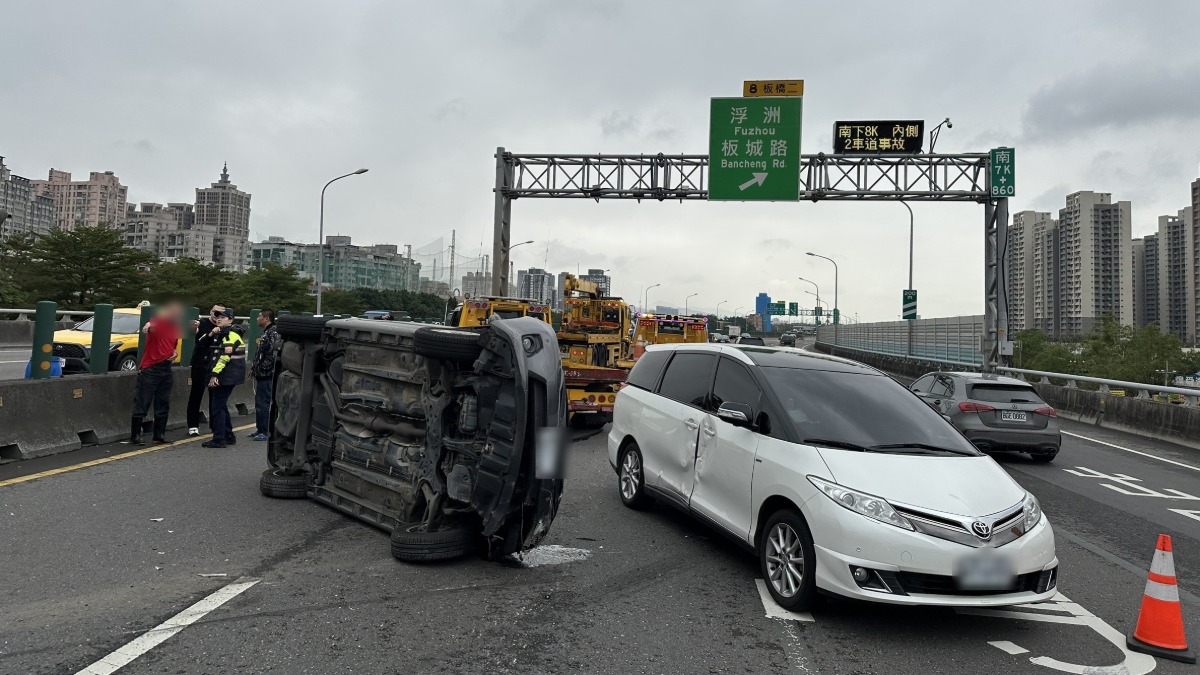 台65水泥車追撞2車！1車側翻橫躺馬路 還撞出1車無照駕駛慘挨罰