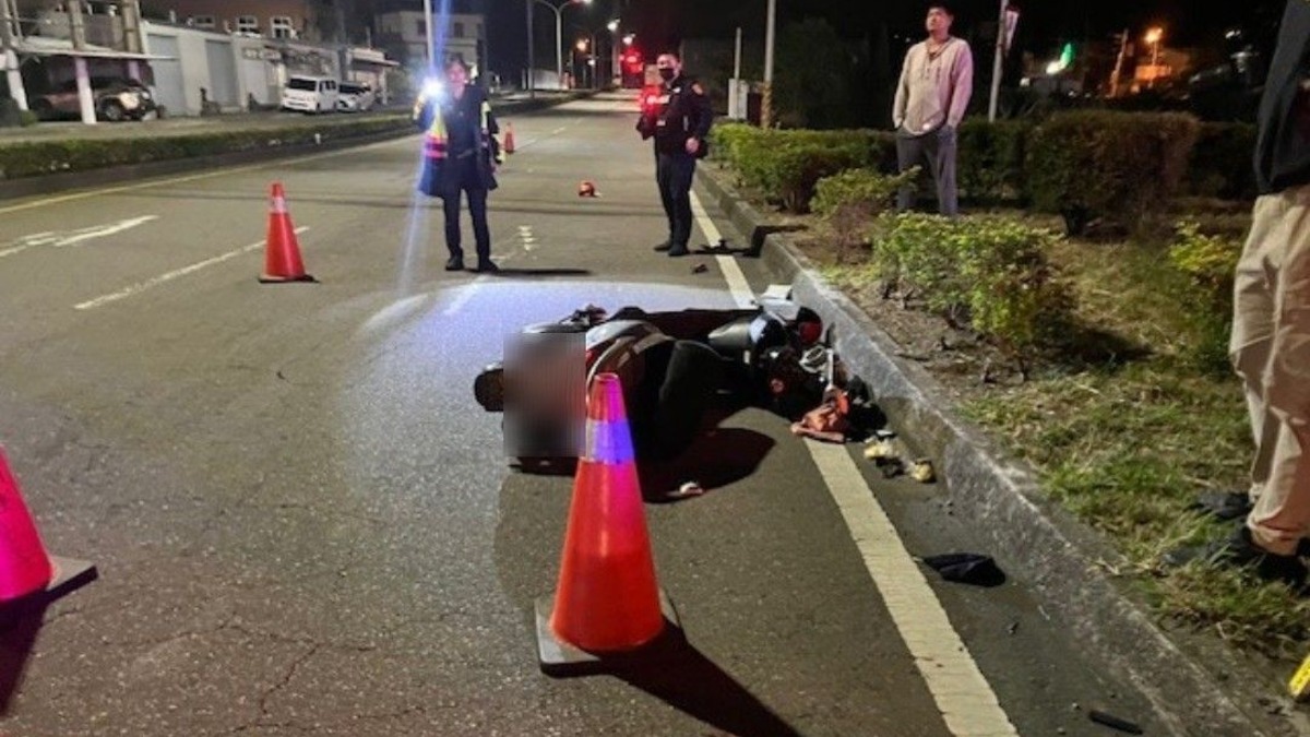 機車三貼疑闖紅燈！碰撞曳引車噴飛 姑姪2死1傷