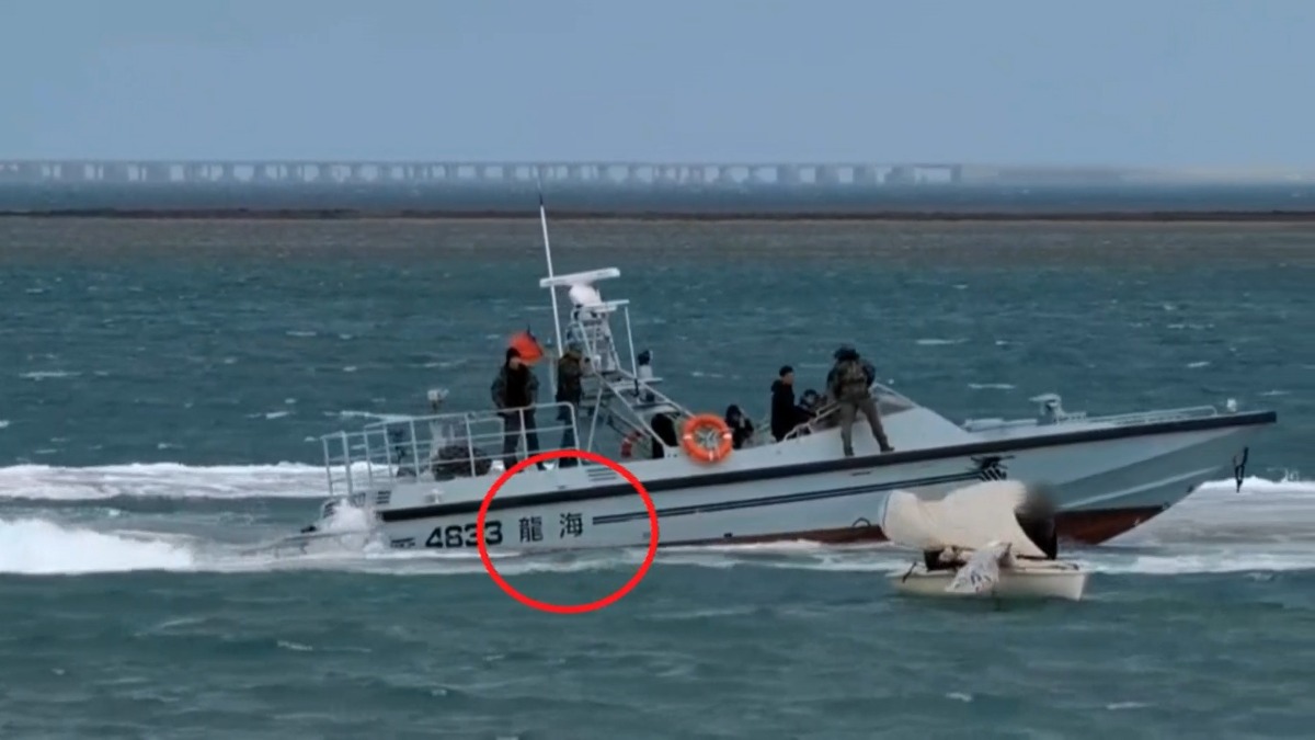 海風毀小型帆船船桅2男漂泊 海龍蛙兵經過拖救