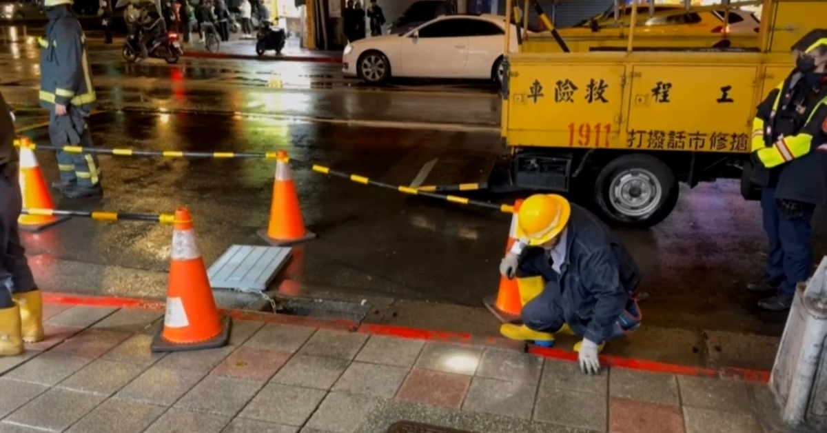 大雨後地面漏電！騎士遭電擊送醫 急設警戒線