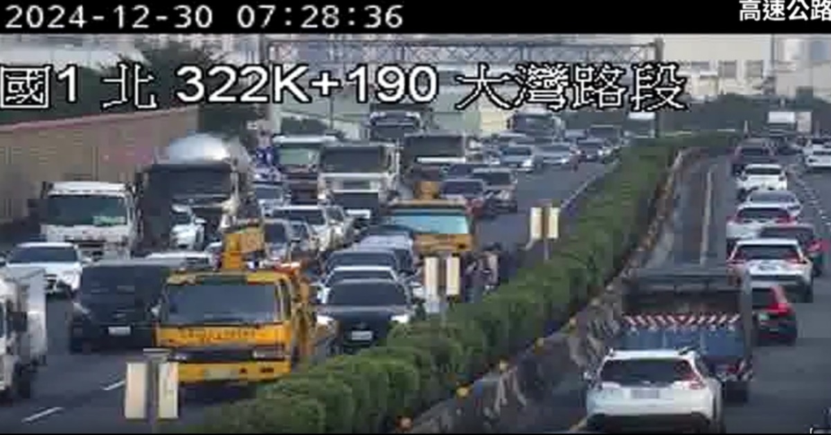 新／上班路塞爆！國一5車追撞 車流一度回堵