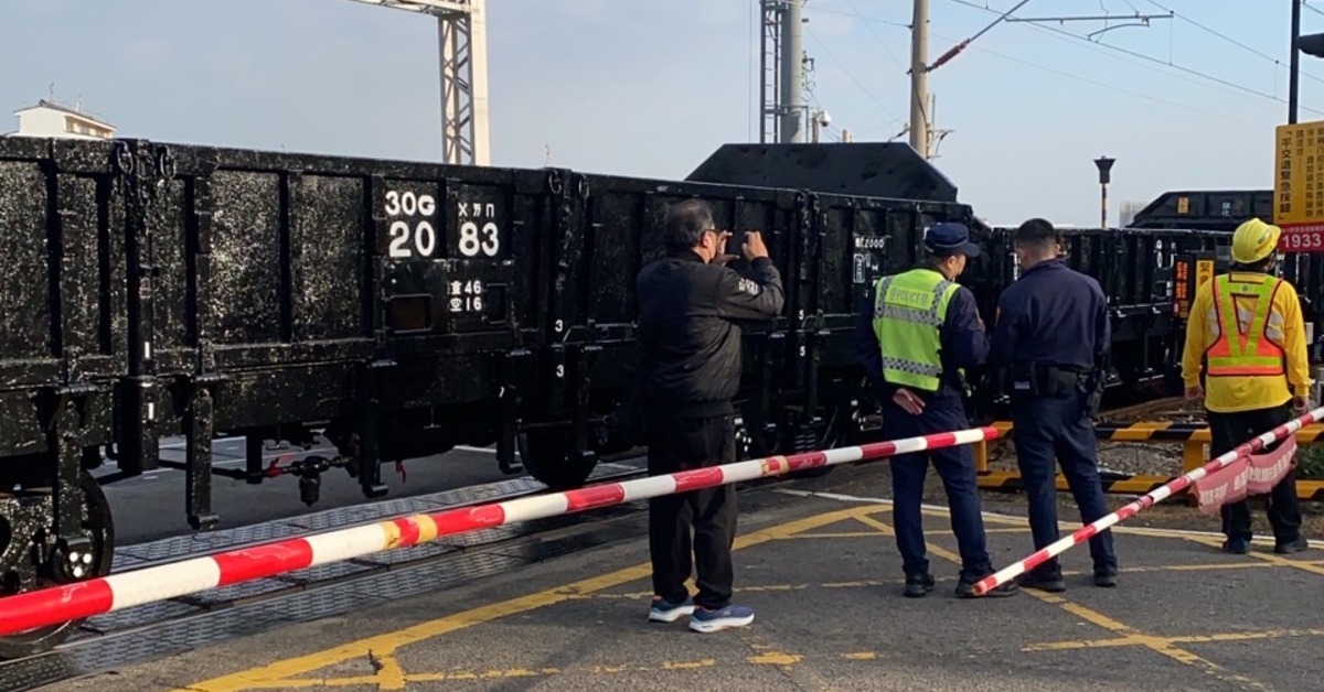 新／火車碰撞機車！台中騎士命喪平交道 驚悚畫面曝