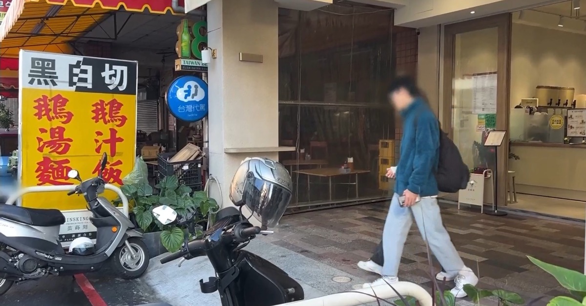 獨家／台中知名鵝肉店 擺桌椅占騎樓 行人走車道遭撞