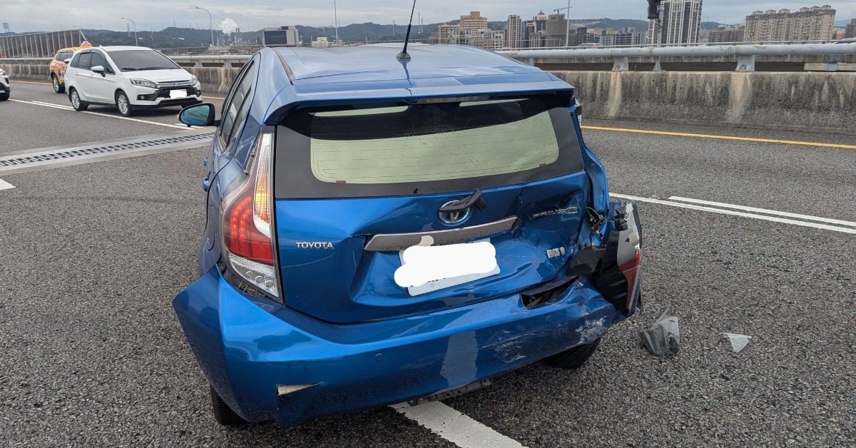 快訊／林亮君出車禍！國道遭後車追撞 車尾嚴重凹陷