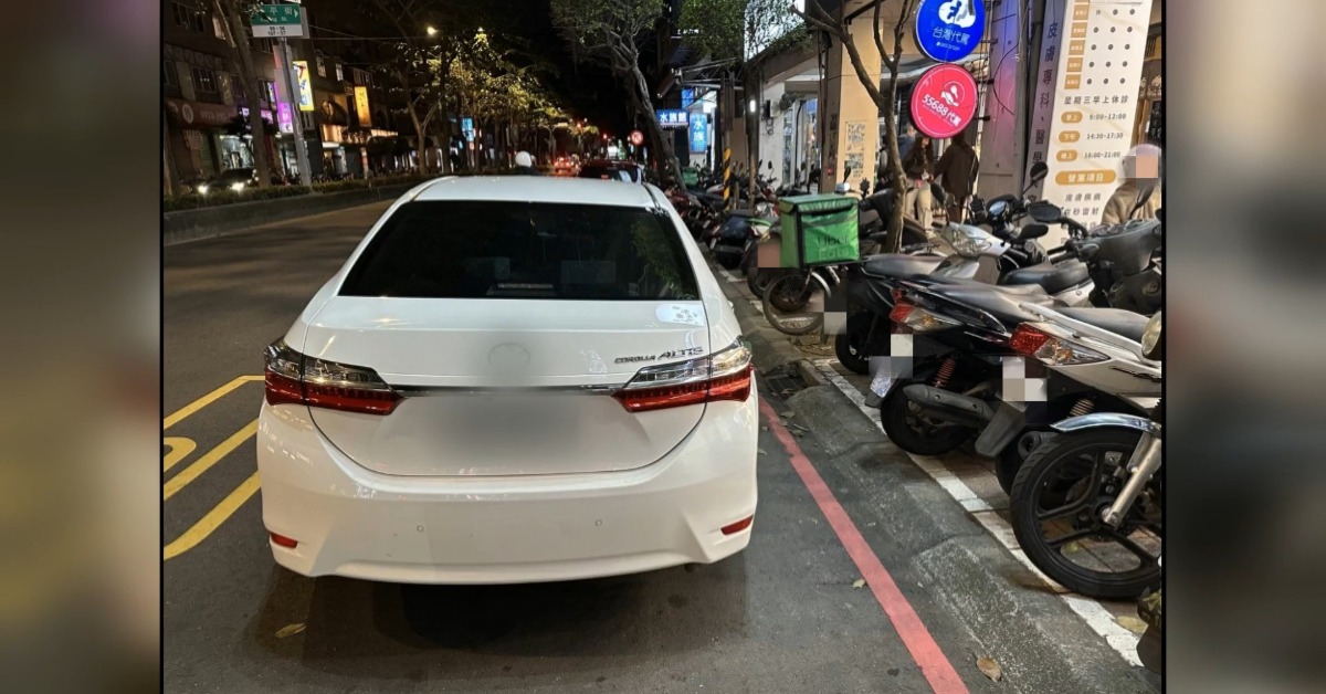 獨家／機車停樂華夜市旁車格遭違停車堵住 騎士：駕駛嗆我有錢