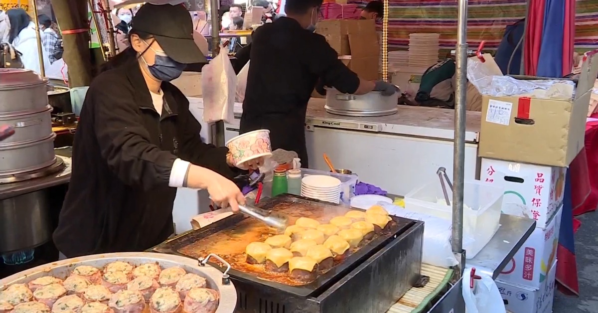 獨／百攤小吃進駐天津街年貨大街 如夜市美食大集合