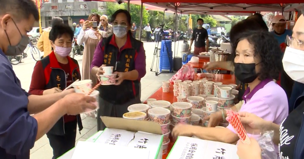 擔心災民餓肚子！ 業者自願提供愛心餐 湧排隊人潮