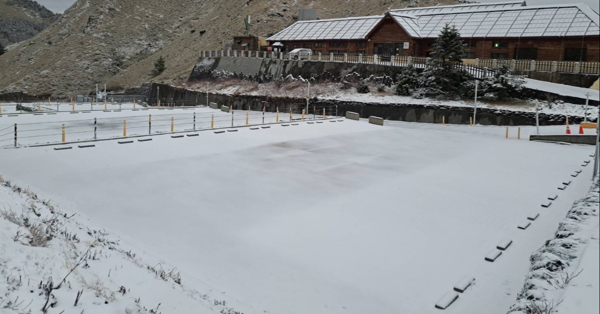 多圖／合歡山再降冰霰！積雪3.5公分 昆陽至大禹嶺路段限掛雪鍊