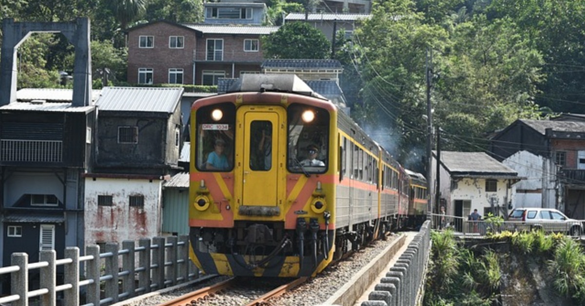 網美熱點！港女闖小樽鐵軌「拍美照」被列車撞搶救不治