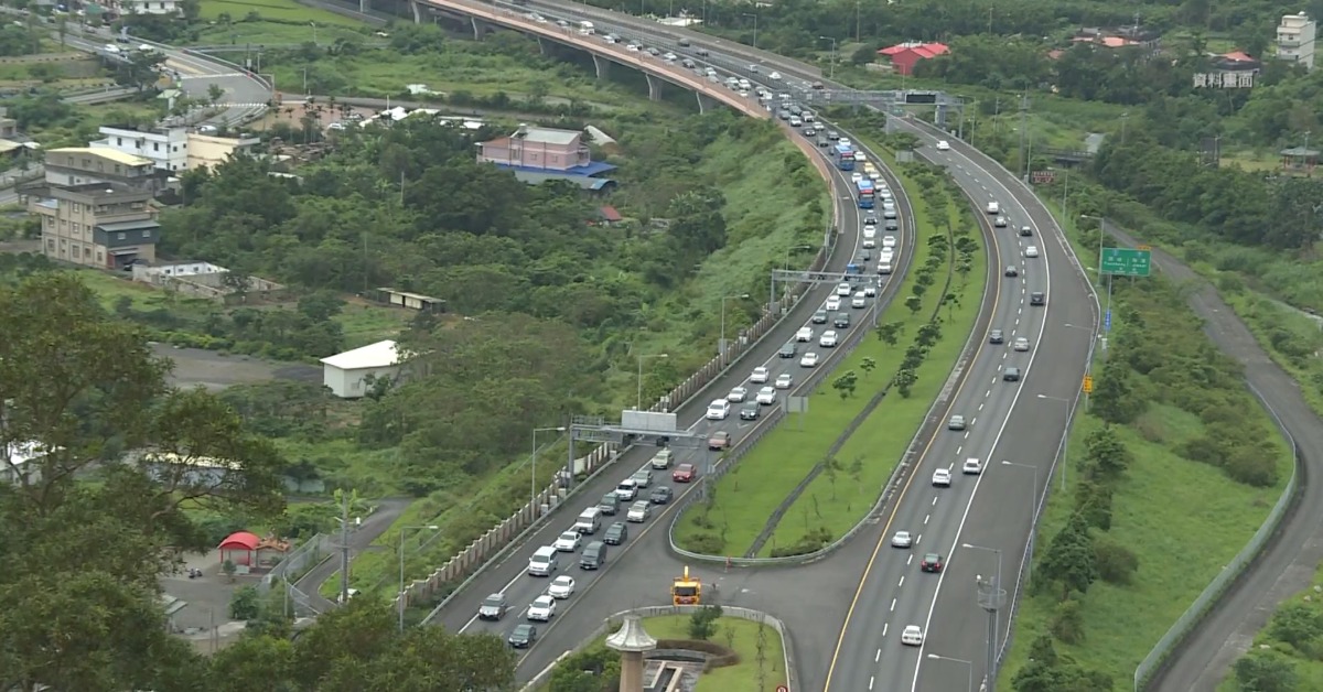 9天連假起跑！國道午後湧車潮 0至5時不收費