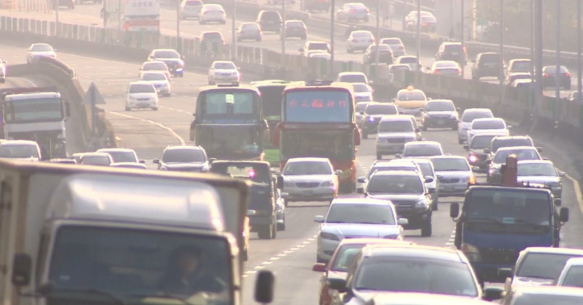 國道塞爆！他問「該提高速限嗎」網點名1種車罵爆