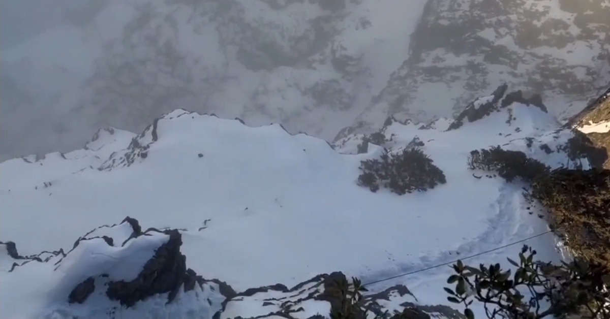 攀馬博拉斯橫斷女山友墜谷 雪況險峻搜救難