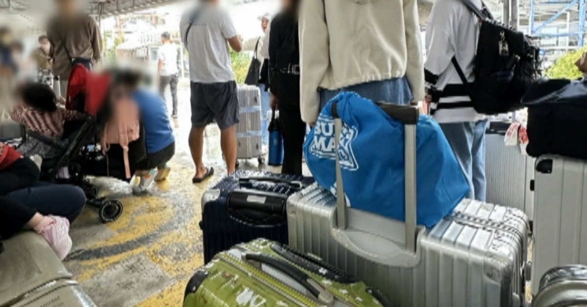 遭菲律賓皇家航空丟包長灘島 百名旅客「包機」救援返抵國門