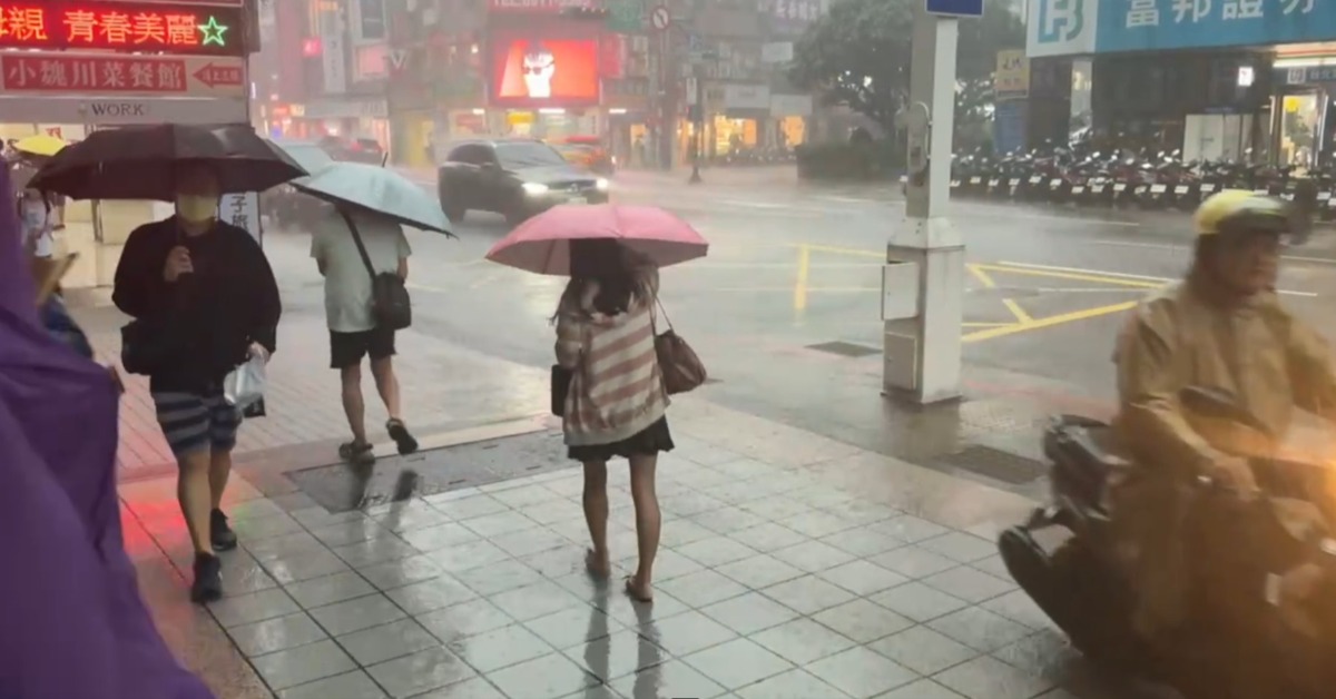 快訊／快關窗！3縣市大雨特報 一路下到晚上