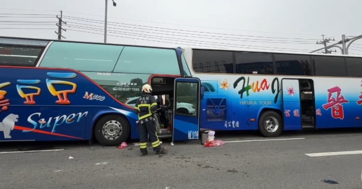 進香團遊覽車追撞「車頭鑲車尾」 司機乘客24傷