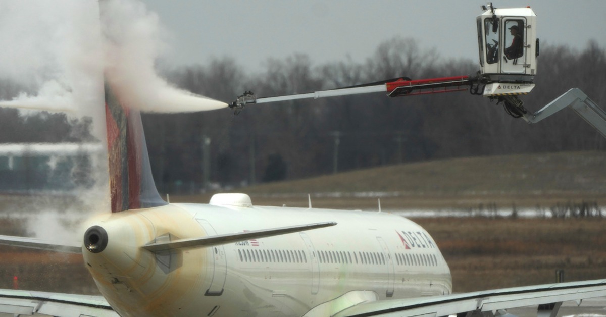 達美航空在多倫多翻覆畫面曝！ 降落後「翻肚」起火