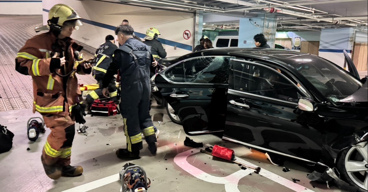 林口休旅車自撞地下停車場柱子！ 3女乘客受傷送醫