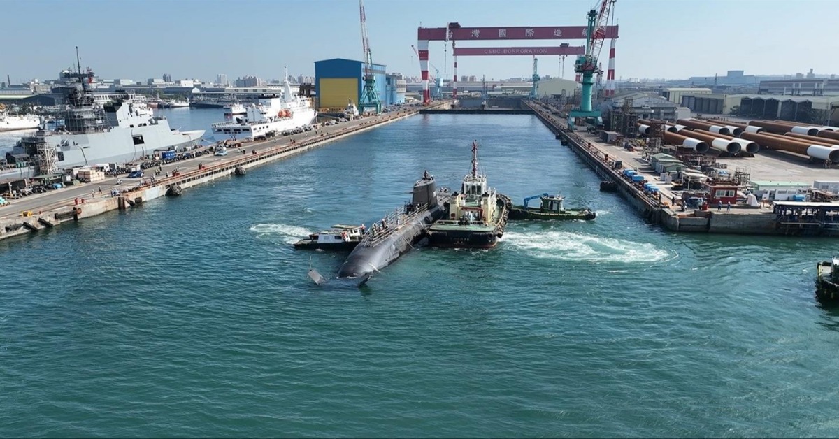 潛艦國造原型艦「海鯤軍艦」完成傾側試驗及準潛航試驗