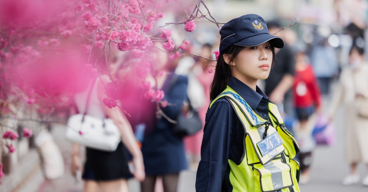 泰安櫻花祭只到3/2！女警值勤比花還美 網跪求IG