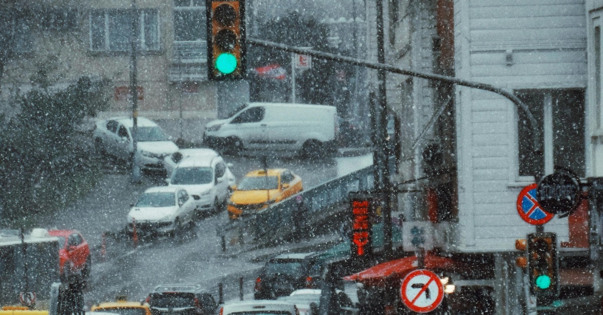 日關東「警報級大雪」封國道、公路 長野車輛打滑墜谷1死