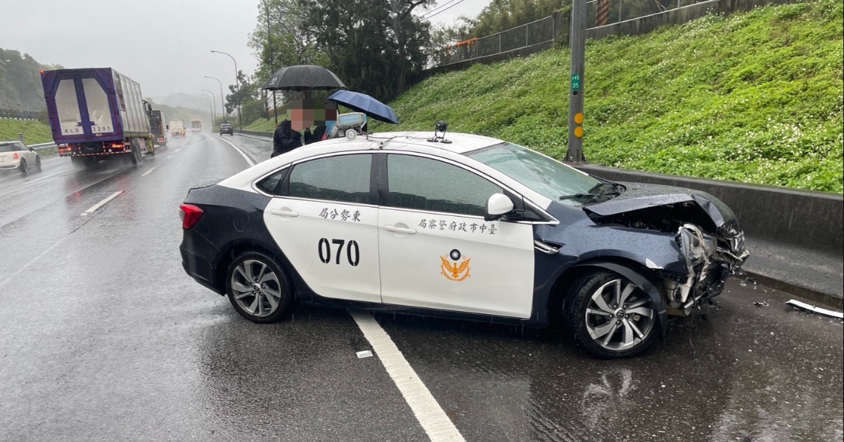 押解嫌犯出車禍！東勢分局警車國道自撞畫面曝