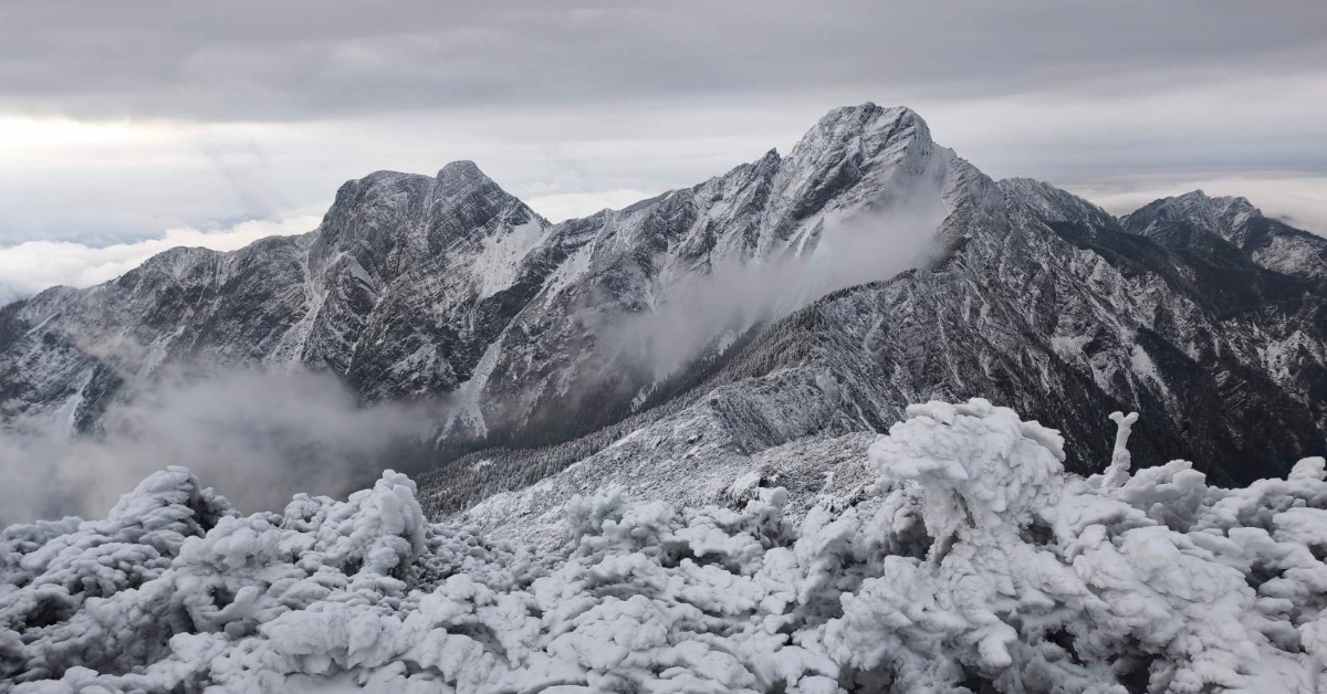 玉山積雪未化！銀白絕景畫面曝光