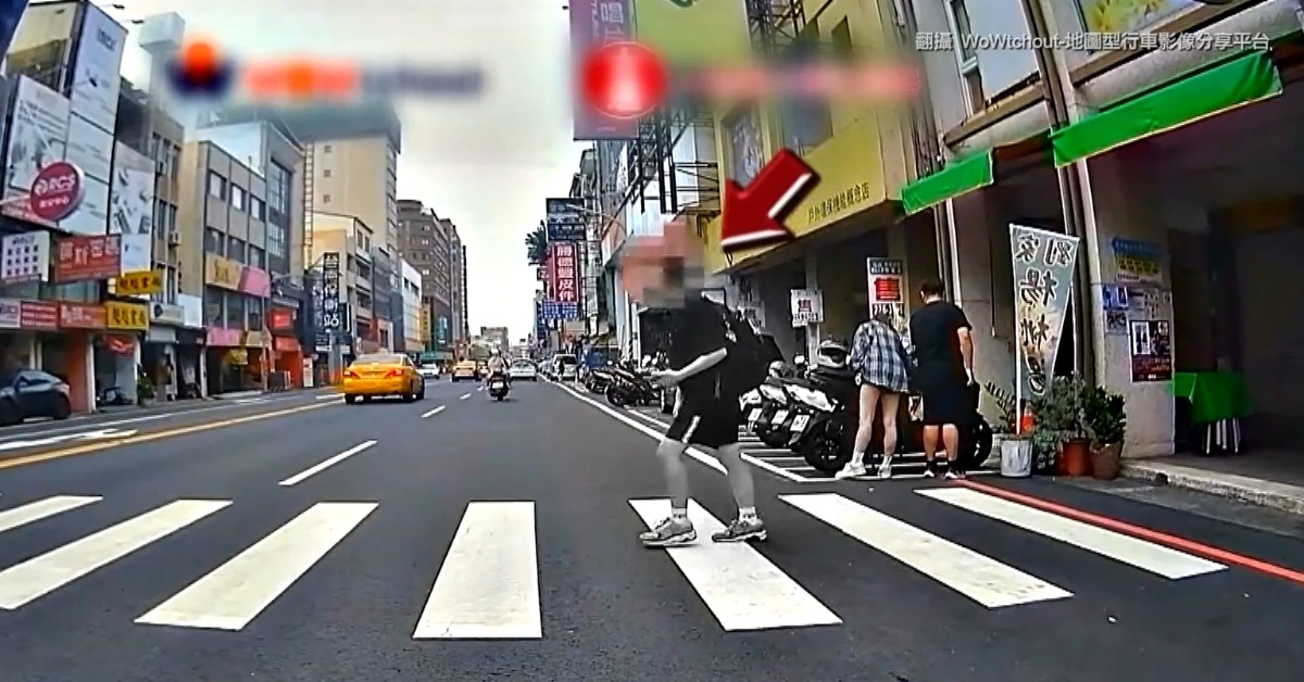 小女生過馬路 路中連停3次汽機車搶過遭檢舉's story cover image
