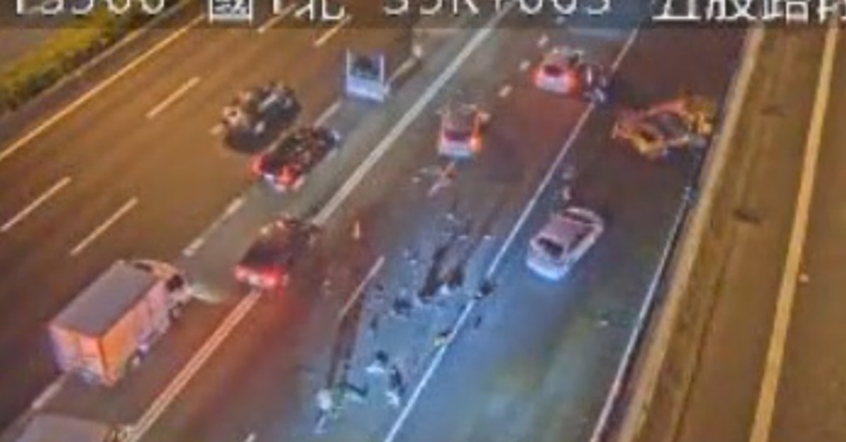 快訊／國道車禍！3轎車+1工程車連環撞 警到場排除中's story cover image