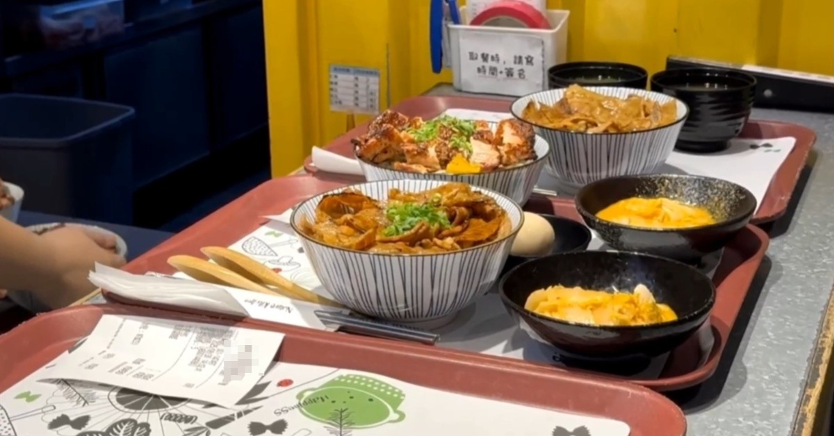 獨家／名購物中心燒肉飯吃到「焦黑塑膠」！店家：「美耐皿」遇噴槍致's story cover image