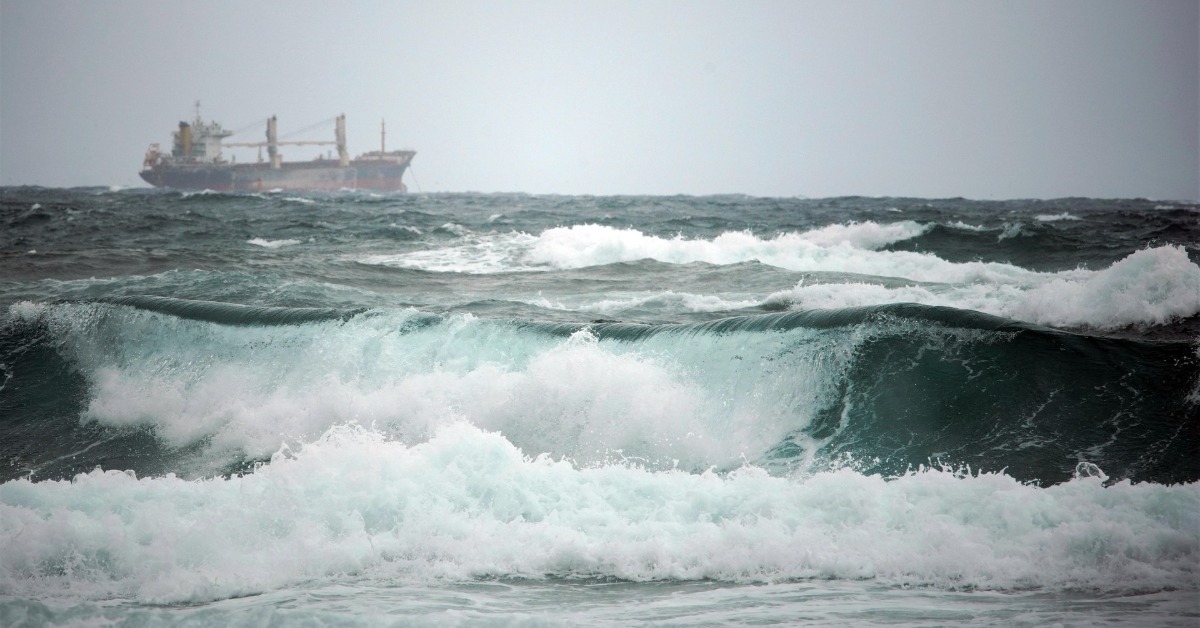 「海鷗」颱風挾帶狂風暴雨登陸！ 中越撤數十萬人