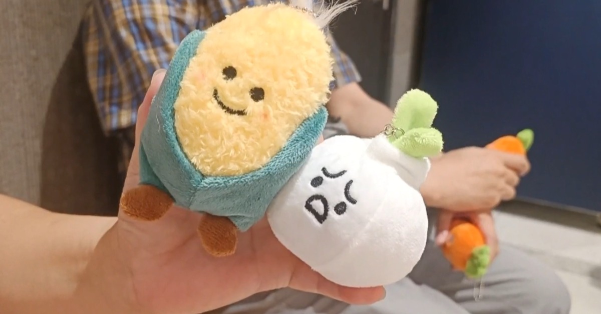 獨家／台中「蔬菜娃娃」之亂！手扶梯狂奔衝機台 排隊2小時's story cover image