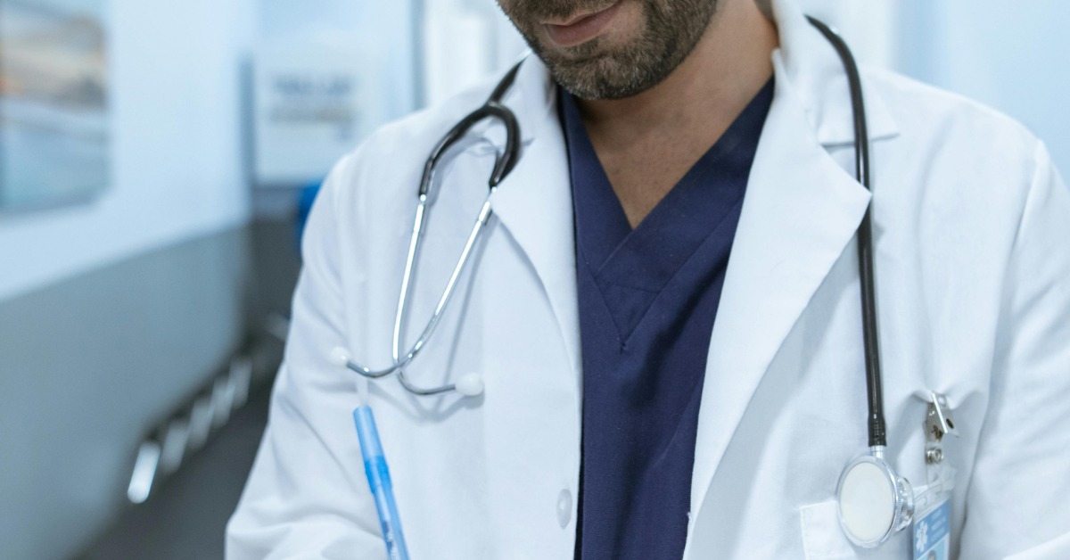 英國醫遭控性侵38名病患 最小受害者「不到13歲」's story cover image